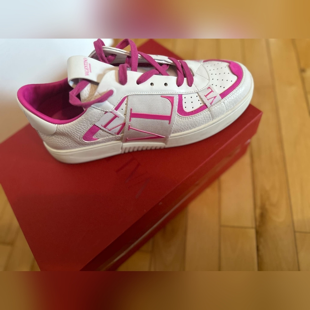 A.U.T.H.E.N.T.I.C Valentino